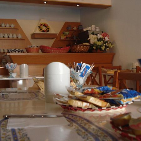 Hotel La Lampara Golfo Aranci Ngoại thất bức ảnh