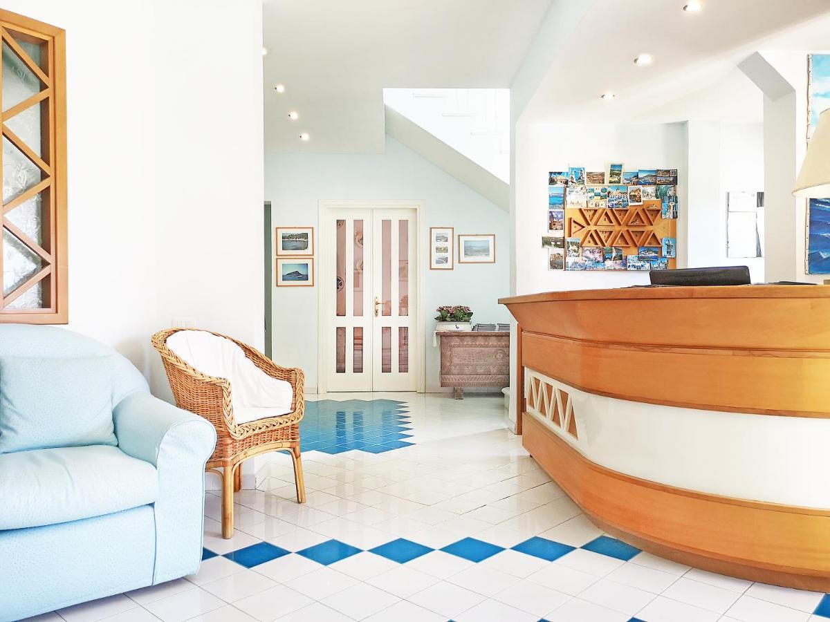 Hotel La Lampara Golfo Aranci Ngoại thất bức ảnh
