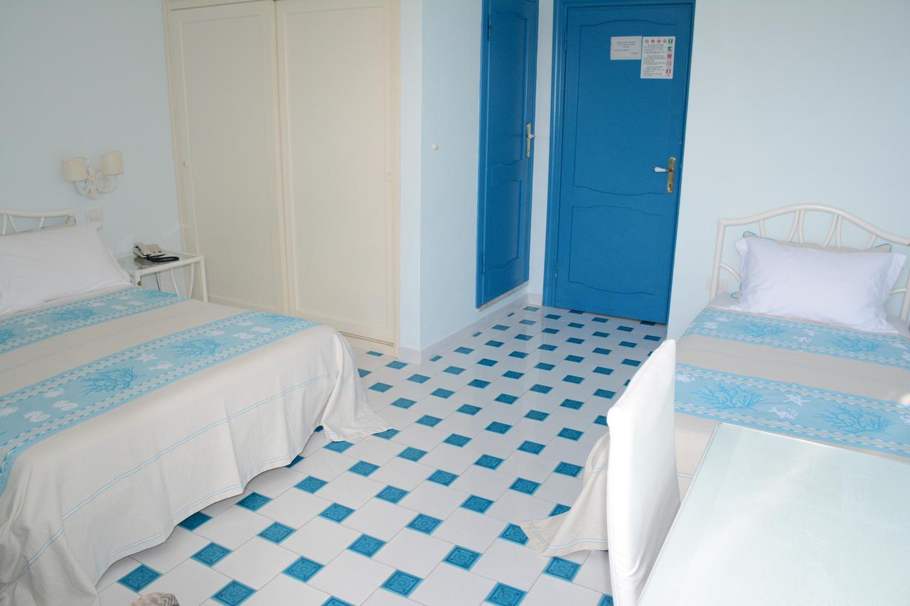 Hotel La Lampara Golfo Aranci Ngoại thất bức ảnh
