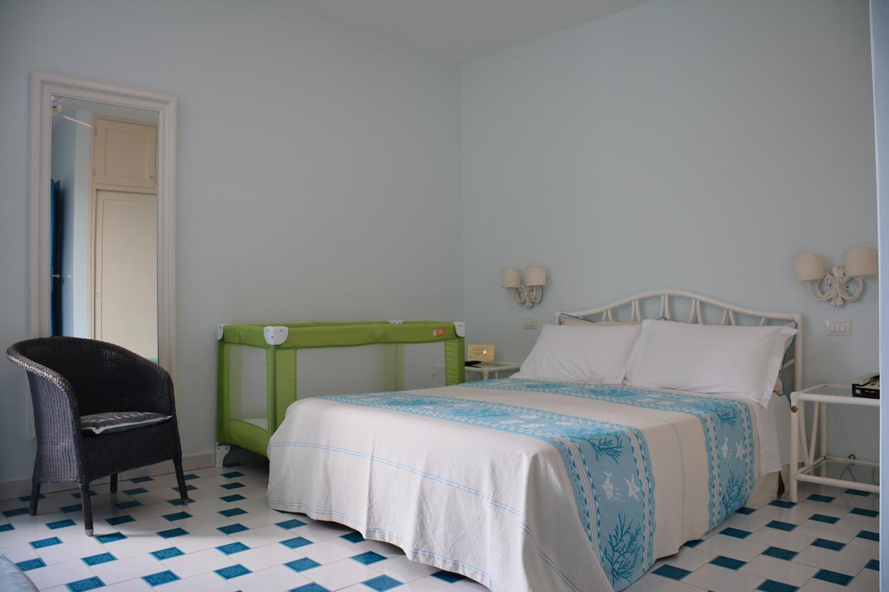 Hotel La Lampara Golfo Aranci Ngoại thất bức ảnh