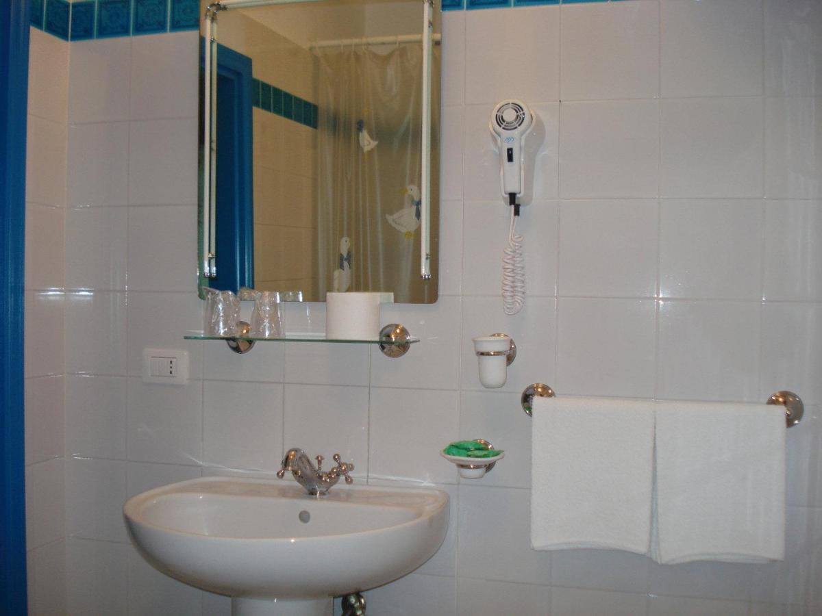 Hotel La Lampara Golfo Aranci Phòng bức ảnh