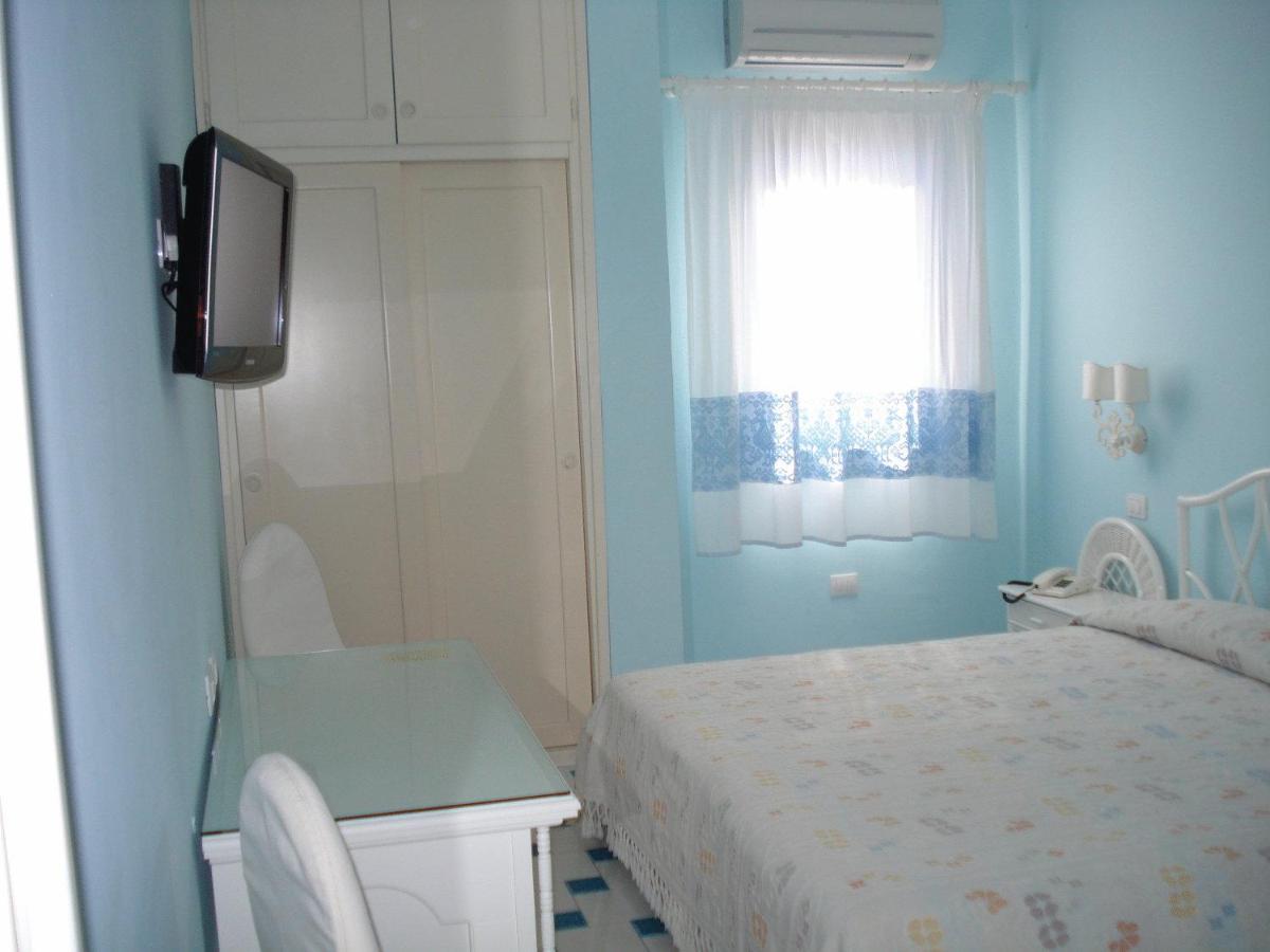 Hotel La Lampara Golfo Aranci Ngoại thất bức ảnh
